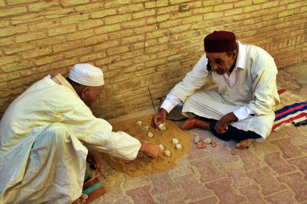 La Case de l'Oncle Dom: Tunisie, la politique de la terre brûlée pour les producteurs ?
