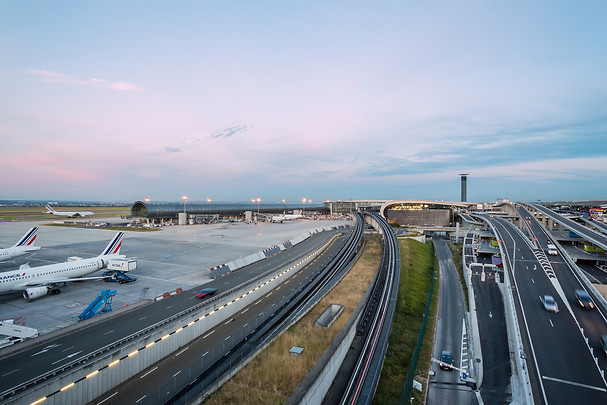 Aéroports de Paris - Vue des Pistes, des accès routiers du toit du Hall L, Paris CDG - DR  Aéroports de Paris - Photo : Le Bras Gwen - Zoo Studio