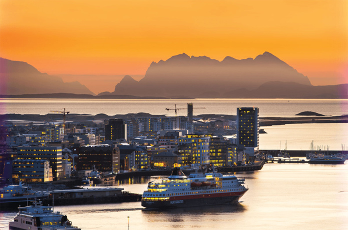 Midnight sun over Bodø © Ernst Furuhatt Midnight sun over Bodø © Ernst Furuhatt