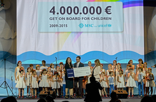 La représentante de MSC Croisières a remis le chèque à l'UNICEF dans le cadre de l'exposition universelle Milan 2015 - Photo : MSC Croisières