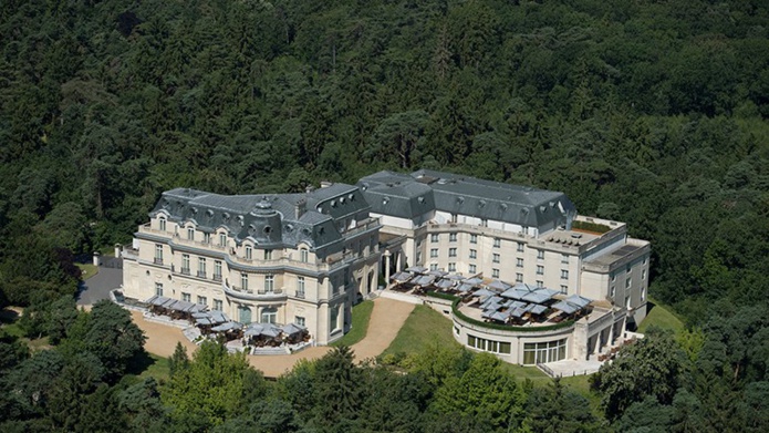 Un somptueux château de style Louis XVIe entouré de forêts (©IHG Hotels & Resorts) Un somptueux château de style Louis XVIe entouré de forêts (©IHG Hotels & Resorts)