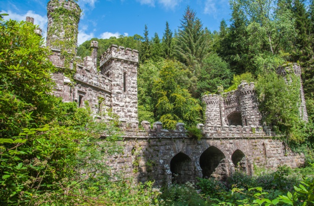 L'Irlande ancestrale, le nouveau thème développé par le touirisme irlandais. Ici les tours Ballysaggartmore à Lismore (Comté de Waterford). Photo OT Irlande.