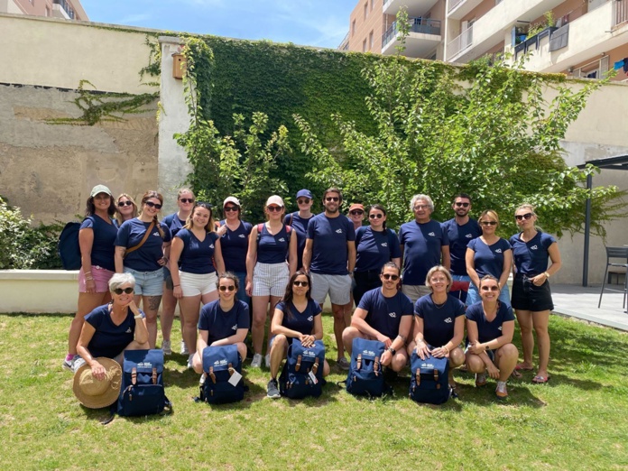 Les équipes d’Envol Espace. Pour ses 40 ans, l’agence propose un jeu concours : prendre le sac à dos d'Envol Espace en photo sur le lieu de son séjour. A la clé, un avoir de 1000 euros à déduire sur un voyage scolaire. @envol espace Les équipes d’Envol Espace. Pour ses 40 ans, l’agence propose un jeu concours : prendre le sac à dos d'Envol Espace en photo sur le lieu de son séjour. A la clé, un avoir de 1000 euros à déduire sur un voyage scolaire. @envol espace