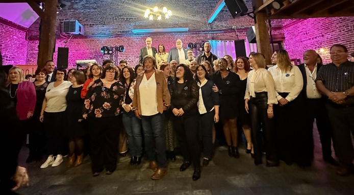 Une partie de l'équipe de BT Tours, réunie pour ce 20e anniversaire. /crédit JDL Une partie de l'équipe de BT Tours, réunie pour ce 20e anniversaire. /crédit JDL