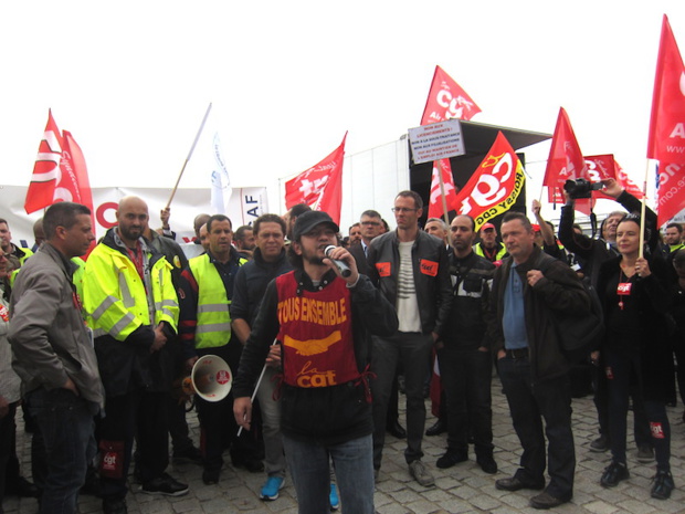 Environ un millier de personnes ont manifesté contre les mesures d'attrition décidées par la direction d'Air France. DR - LAC