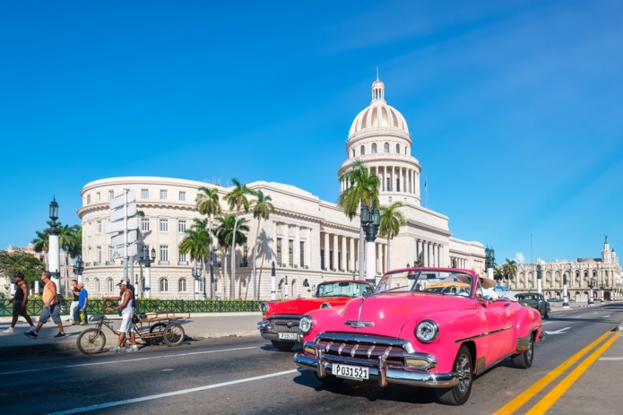 La voiture permet du porte-à-porte, elle favorise l’autonomie et la liberté. Elle est fonctionnelle. Elle est le véhicule familial idéal, permettant à la fois de conduire vers sa destination mais aussi une fois sur place - Depositphotos.com Auteur kmiragaya La voiture permet du porte-à-porte, elle favorise l’autonomie et la liberté. Elle est fonctionnelle. Elle est le véhicule familial idéal, permettant à la fois de conduire vers sa destination mais aussi une fois sur place - Depositphotos.com Auteur kmiragaya