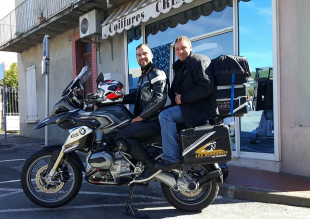 L'équipe de TourMaG.com : Fabien Da Luz, fondateur de l'association « Les Motards du Tourisme » et directeur de TourMaG.com et Frédéric Arfi, caméraman - DR