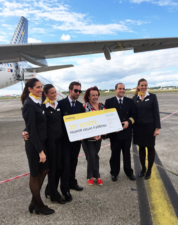 Virginie Pozoga est la 300 000e passagère de Vueling à l'aéroport de Bordeaux - Photo : Vueling