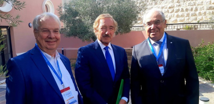 Steven Udvar Hazy entouré de Marc Rochet à gauche et Jean Louis Baroux. Photo : APG Steven Udvar Hazy entouré de Marc Rochet à gauche et Jean Louis Baroux. Photo : APG