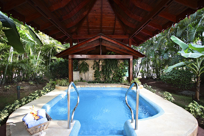Au milieu d’un jardin caribéen le Bahia Spa est le lieu idéal pour prendre soin de son corps et relaxer l’esprit © Bahia Principe Hotels & Resorts Au milieu d’un jardin caribéen le Bahia Spa est le lieu idéal pour prendre soin de son corps et relaxer l’esprit © Bahia Principe Hotels & Resorts