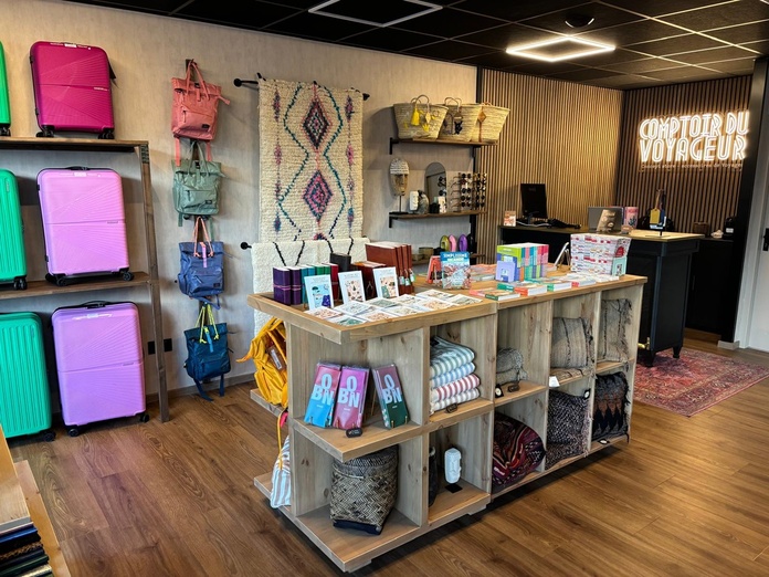L’agence de voyage de Metz dispose d’un corner baptisé « comptoir du voyageur », dédié à la vente d'accessoires de voyage. @fensch voyages L’agence de voyage de Metz dispose d’un corner baptisé « comptoir du voyageur », dédié à la vente d'accessoires de voyage. @fensch voyages