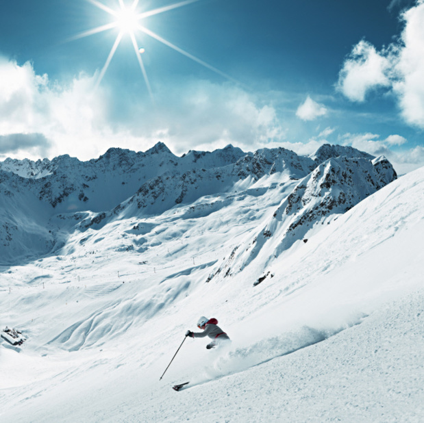 Ski a Weisshorn avec vue sur la station de ski Hoernli, Arosa. Copyright by: Switzerland Tourism/Stephan Schacher