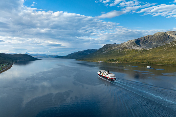© Hurtigruten / Espen Mills