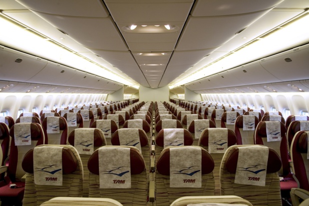TAM’s economy class offers a perfectly reasonable comfort for a long night flight - ©Crédito Marcio Jumpei TAM’s economy class offers a perfectly reasonable comfort for a long night flight - ©Crédito Marcio Jumpei
