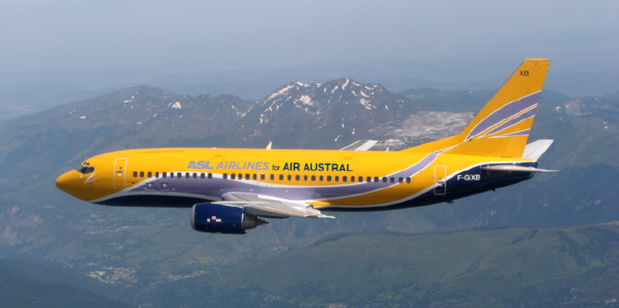 Le B737-­‐300 QC d’ASL Airlines loué à Air Austral jusqu’à l’arrivée des B787-­‐8. Un partenariat retranscrit sur le fuselage pour l’occasion - Photo : Air Austral
