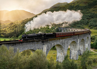 Le train à vapeur traversant le viaduc de Glenfinnan en Écosse © Shutterstock