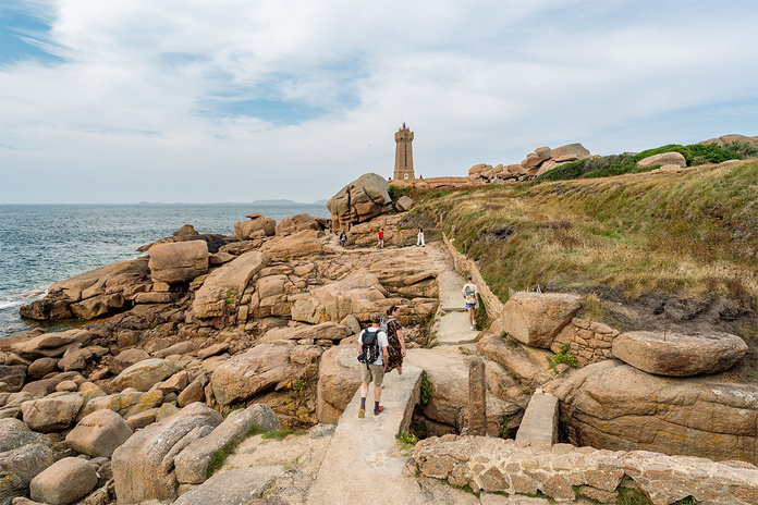 Le Phare du Mean Ruz sur le Sentier des Douaniers © Jeremy Jehanin Le Phare du Mean Ruz sur le Sentier des Douaniers © Jeremy Jehanin