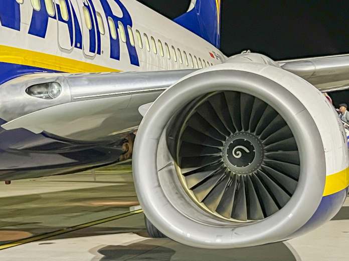 "Le montant des aides accordées en France à Ryanair est énorme, et permettrait de financer des Pass rails pour tous les jeunes" explique Jean Pinard - DepositPhotos.com, rparys "Le montant des aides accordées en France à Ryanair est énorme, et permettrait de financer des Pass rails pour tous les jeunes" explique Jean Pinard - DepositPhotos.com, rparys