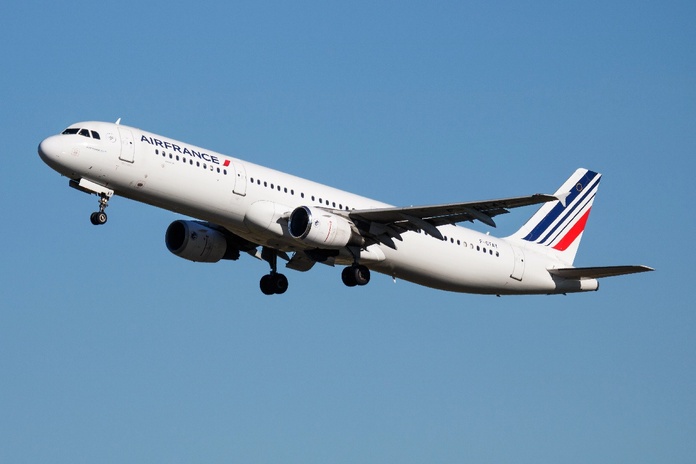Air France suspend la collecte de la hausse de la taxe de solidarité et précise que les clients pourront demander le remboursement dès le 12 décembre 2024  Depositphotos.com  Auteur soosjozsef Air France suspend la collecte de la hausse de la taxe de solidarité et précise que les clients pourront demander le remboursement dès le 12 décembre 2024  Depositphotos.com  Auteur soosjozsef