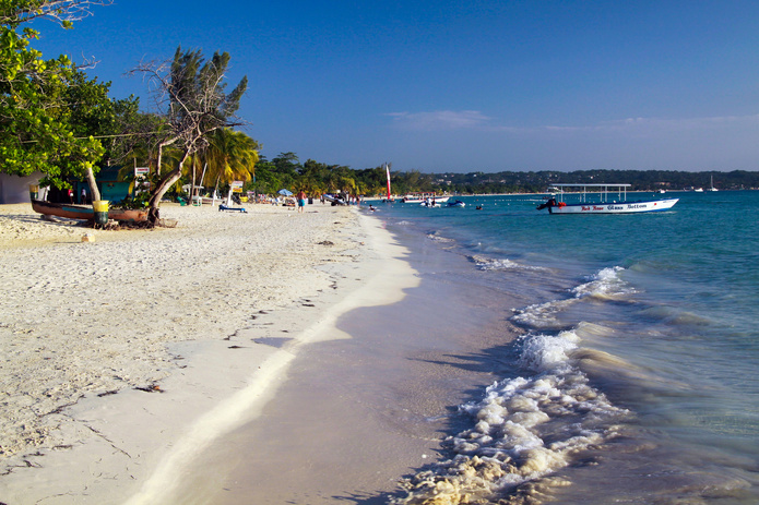 Le Riu Negril rénové ouvre ses portes en Jamaïque - Photo : Depositphotos.com @mobilinchen Le Riu Negril rénové ouvre ses portes en Jamaïque - Photo : Depositphotos.com @mobilinchen