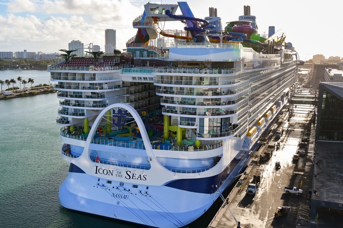 L'Icon of The Seas, le plus grand paquebot du monde, a quitté le port de Miami début janvier pour sa première croisière @Deposit Photos. L'Icon of The Seas, le plus grand paquebot du monde, a quitté le port de Miami début janvier pour sa première croisière @Deposit Photos.