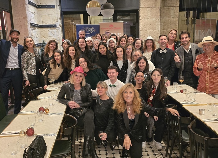 Les équipes de Climats du Monde et les représentants de l'Office National du tourisme de Thaïlande pour la soirée de Noël du voyagiste - Photo CE Les équipes de Climats du Monde et les représentants de l'Office National du tourisme de Thaïlande pour la soirée de Noël du voyagiste - Photo CE