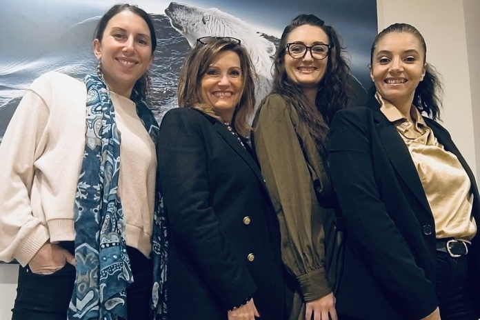 Deuxième en partant de la gauche, Florence Farges Lamberti, gérante de FB Voyages, entourée de son équipes - Photo fb voyages. Deuxième en partant de la gauche, Florence Farges Lamberti, gérante de FB Voyages, entourée de son équipes - Photo fb voyages.