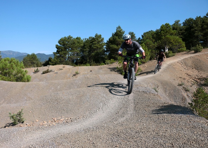 La « Zona Zero » est un territoire d’amusement, autant que d’engagement, une aire à consommer quoiqu’il arrive sans réelle modération - Photo : J.-F.R. La « Zona Zero » est un territoire d’amusement, autant que d’engagement, une aire à consommer quoiqu’il arrive sans réelle modération - Photo : J.-F.R.