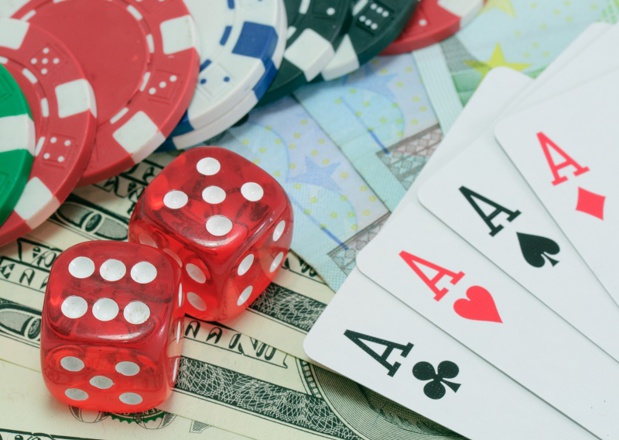 Jeu de Poker menteur pour les candidats à la reprise de FRAM, les salariés du voyagiste doivent singulièrement s'arracher les tifs... © sanmartial - Fotolia.com