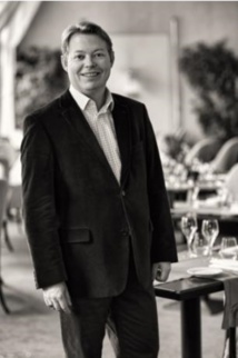 Philippe Gourgaud, nouveau directeur général de l’Hôtel Au Cœur du Village - DR : Relais et Châteaux