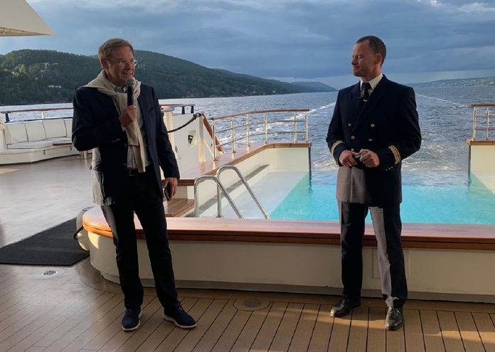 Ponant prend une participation majoritaire dans Aqua Expeditions. Hervé Gastinel à gauche et Malo Bessec Commandant à bord du Champlain. - Photo CE Ponant prend une participation majoritaire dans Aqua Expeditions. Hervé Gastinel à gauche et Malo Bessec Commandant à bord du Champlain. - Photo CE