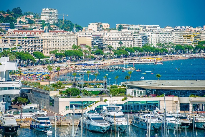 L’Hôtel Majestic Cannes dévoile sa nouvelle décoration - Photo : Depositphotos.com @welcomia L’Hôtel Majestic Cannes dévoile sa nouvelle décoration - Photo : Depositphotos.com @welcomia