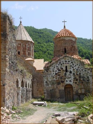 L'église du monastère de Dadivank date de 1214 - superbes photos de lArménie sur le site bourlingueurs.com