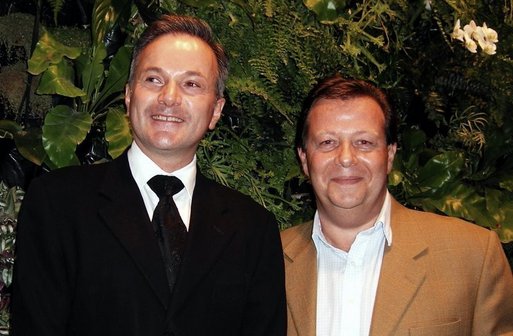 Devant le mur végétal du nouvel espace Kuoni (cliquer pour agrandir) Devant le mur végétal du nouvel espace Kuoni (cliquer pour agrandir)