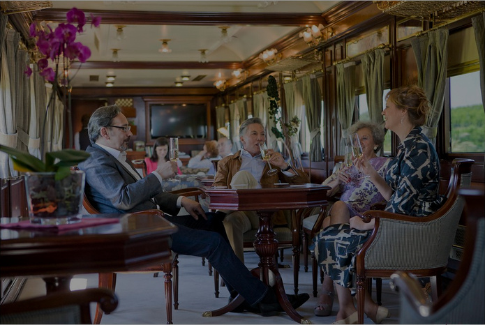 Dans les salons du train El Andalus (© Renfe/ Fotos Potier) Dans les salons du train El Andalus (© Renfe/ Fotos Potier)