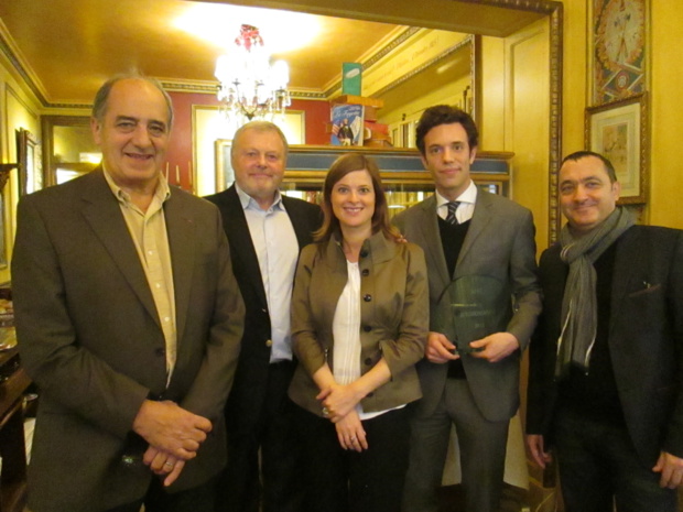 Au Procope, l'historique restaurant parisien, de gauche à droite, Jean-Pierre Mas président du SNAV, Michel Messager président de l'AFST, Marianne Chandernagor directrice des Salons Comexposium, Ralph Ralph Guyot-Jeannin le lauréat et Emmanuel Toromanof (Secrétaire Général de l'APST. Photo MS. Au Procope, l'historique restaurant parisien, de gauche à droite, Jean-Pierre Mas président du SNAV, Michel Messager président de l'AFST, Marianne Chandernagor directrice des Salons Comexposium, Ralph Ralph Guyot-Jeannin le lauréat et Emmanuel Toromanof (Secrétaire Général de l'APST. Photo MS.