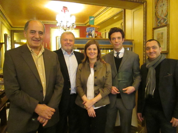 Au Procope, l'historique restaurant parisien, de gauche à droite, Jean-Pierre Mas président du SNAV, Michel Messager président de l'AFST, Marianne Chandernagor directrice des Salons Comexposium, Ralph Ralph Guyot-Jeannin le lauréat et Emmanuel Toromanof (Secrétaire Général de l'APST. Photo MS.