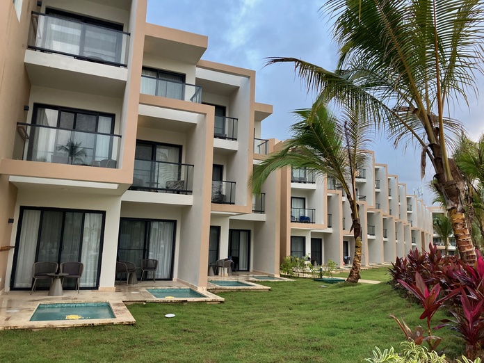 L'hôtel est composé de trois ailes contemporaines - Photo : T. Beaurepère L'hôtel est composé de trois ailes contemporaines - Photo : T. Beaurepère