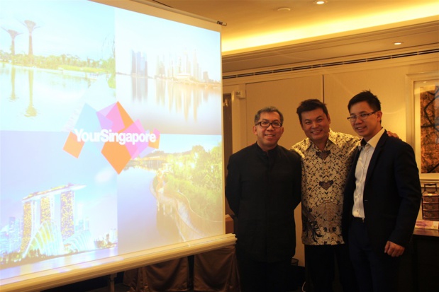 A gauche Chang Chee Pey Executive Director Singapore Tourism Board, centre Alvin Yapp (The Intan), droite Jonathan Loh Area Director Singapore Tourism Board - Photo R.K.