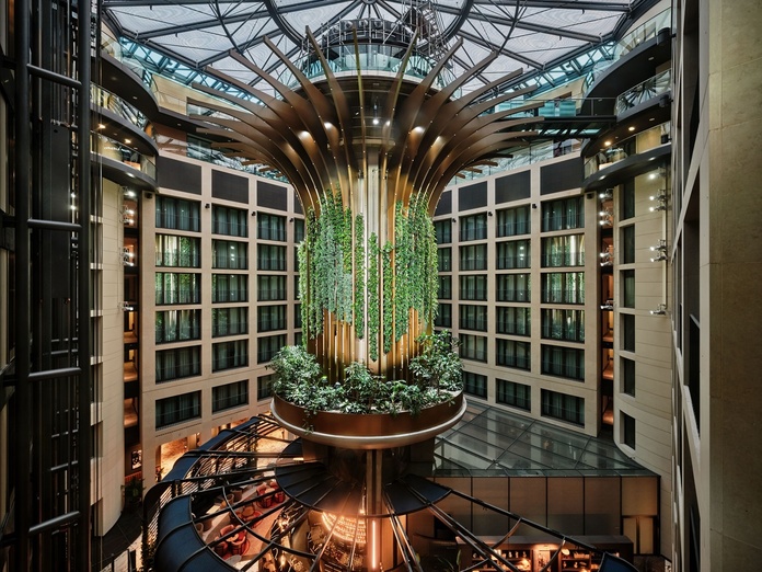 L'impressionnant Living Tree dans notre hall du Radisson Collection Hotel de Berlin - Crédit photo : Radisson L'impressionnant Living Tree dans notre hall du Radisson Collection Hotel de Berlin - Crédit photo : Radisson