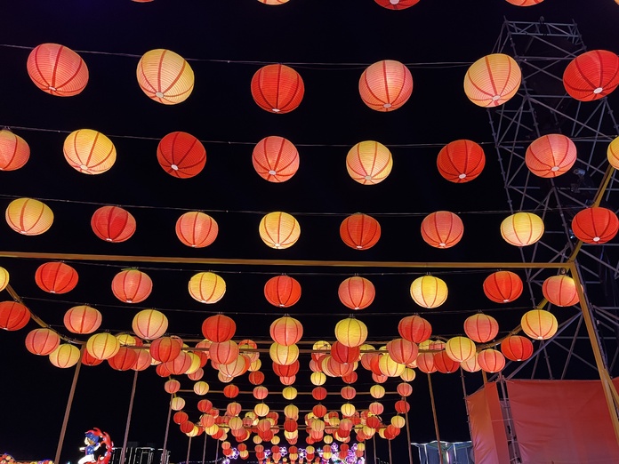 Partout, dans les rues, les temples, les centres commerces, les hôtels, des lanternes rouges (© PB) Partout, dans les rues, les temples, les centres commerces, les hôtels, des lanternes rouges (© PB)