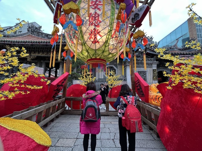 Le temple de Longshan à Taipei, un lieu de dévotions très populaires (© PB)