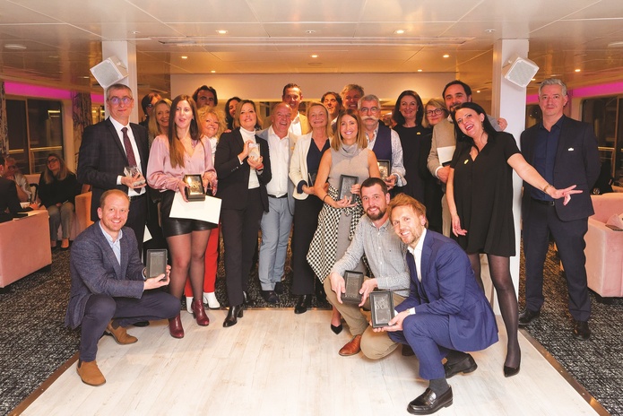 Tous les gagnants réunis avec leur trophée Croisi d'Or sur le MS Renoir©CroisiEurope Tous les gagnants réunis avec leur trophée Croisi d'Or sur le MS Renoir©CroisiEurope