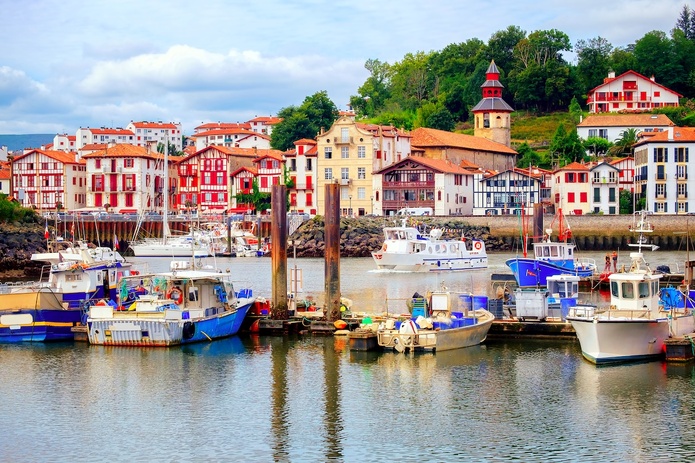 Hôtel Bizipoz : certaines chambres ont vue sur le port de Saint-Jean-de-Luz - Depositphotos @Xantana Hôtel Bizipoz : certaines chambres ont vue sur le port de Saint-Jean-de-Luz - Depositphotos @Xantana