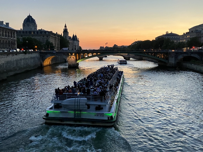 Le Coche d'eau, l'un des navires de la Compagnie des Bateaux-Mouches - Photo : T.Beaurepère Le Coche d'eau, l'un des navires de la Compagnie des Bateaux-Mouches - Photo : T.Beaurepère