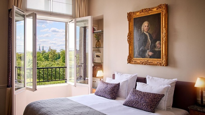 Une chambre Deluxe de l'Hôtel Brighton, avec une superbe vue sur Paris (©Nicolas Lobbestael/Esprit de France) Une chambre Deluxe de l'Hôtel Brighton, avec une superbe vue sur Paris (©Nicolas Lobbestael/Esprit de France)