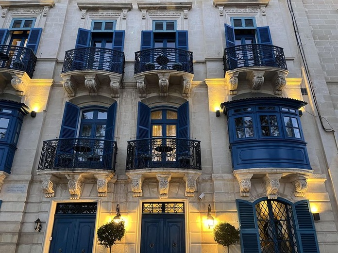 L'Iniala Harbour House se cache derrière des façades historiques aux balcons ouvragés (© PB)