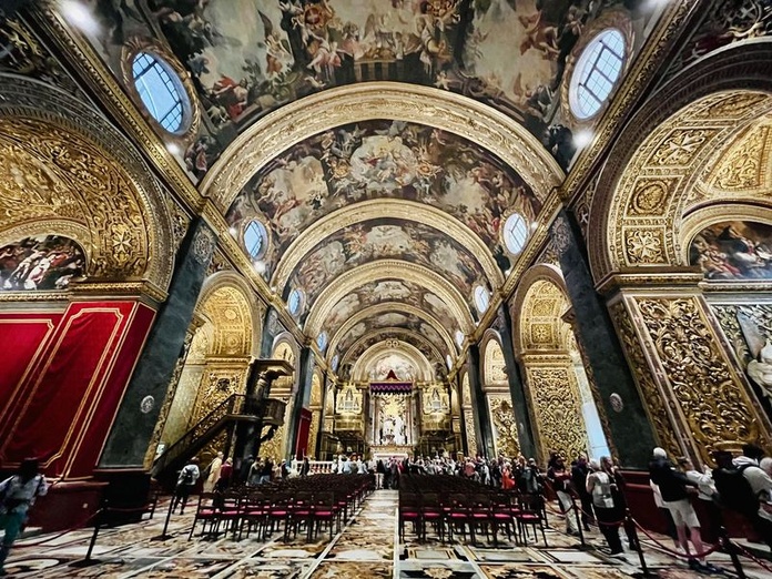 L'imposante co-cathédrale Saint Jean est éblouissante d'or, de marbre et de fresques (© PB) L'imposante co-cathédrale Saint Jean est éblouissante d'or, de marbre et de fresques (© PB)