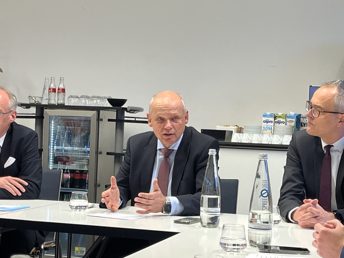 Sebastian Ebel lors d’une conférence de presse à Berlin, en mars 2025 - Photo : Paula Boyer Sebastian Ebel lors d’une conférence de presse à Berlin, en mars 2025 - Photo : Paula Boyer