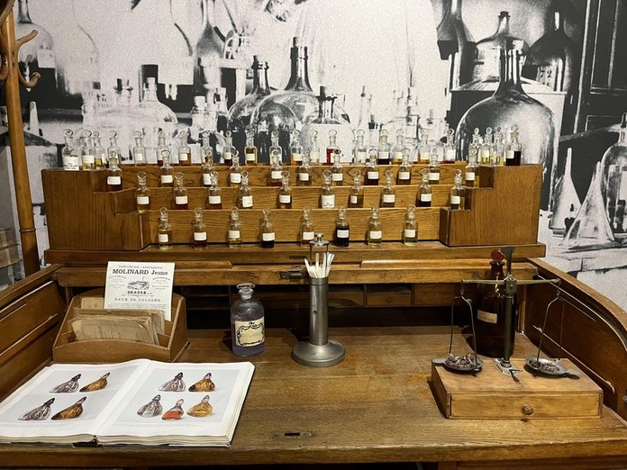 Un orgue historique exposé chez Molinard, à Grasse (© PB) Un orgue historique exposé chez Molinard, à Grasse (© PB)